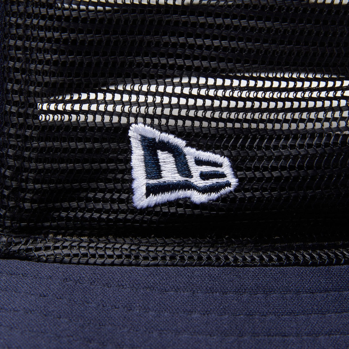 NEW YORK YANKEES 5-PANEL MESH BUCKET HAT A-FRAME