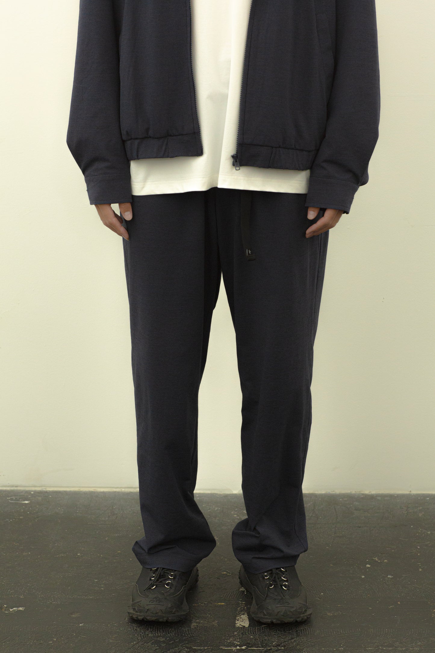 MESH KNIT BELTED EASY PANT