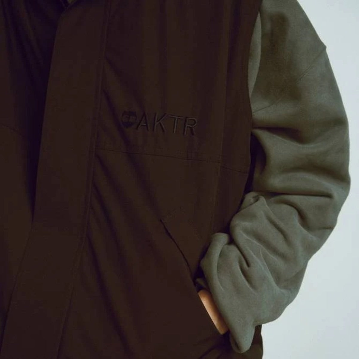 68xAKTR REV FLEECE VEST JACKET