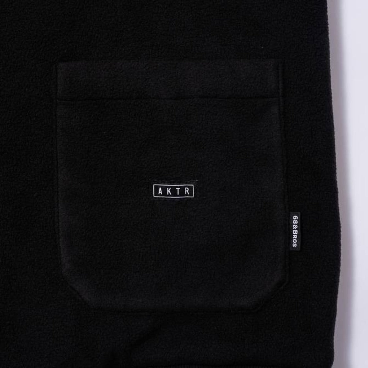 68xAKTR REV FLEECE VEST JACKET