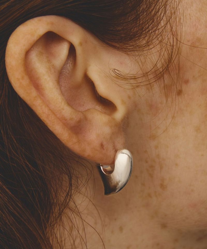 Plump heart pierced earrings