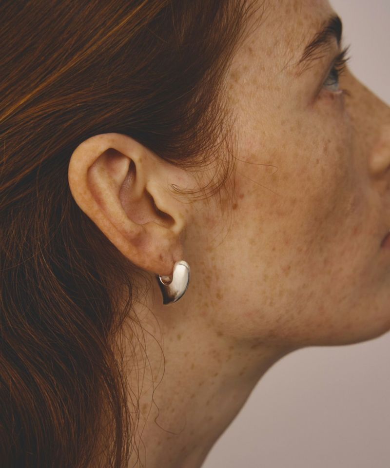 Plump heart pierced earrings