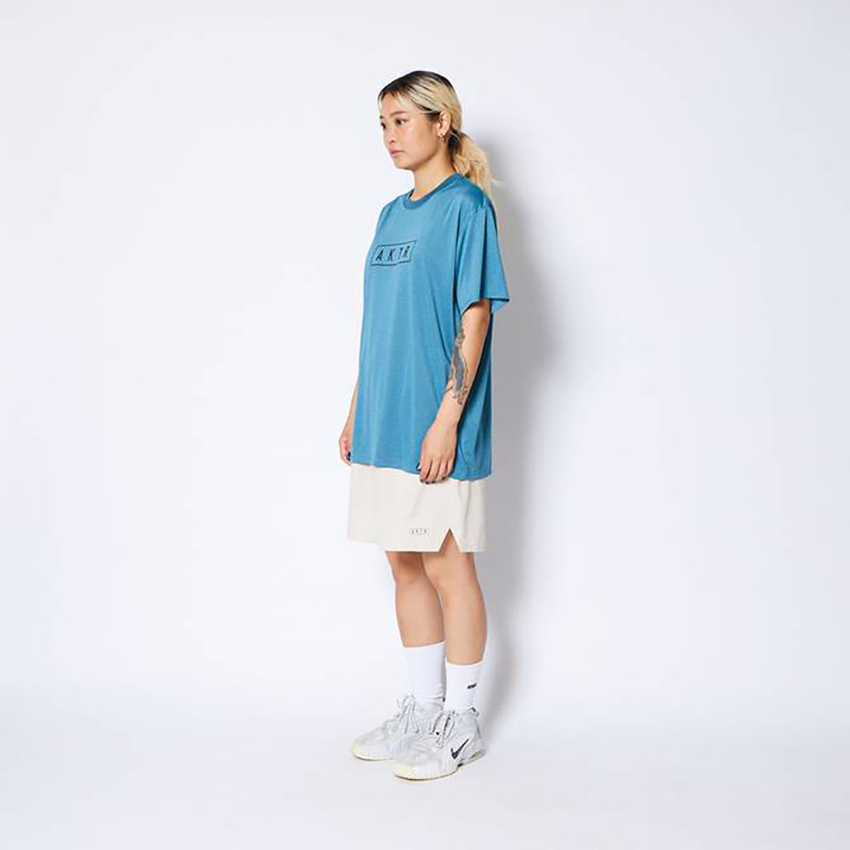 SEASONAL AKTR LOGO SPORTS TEE