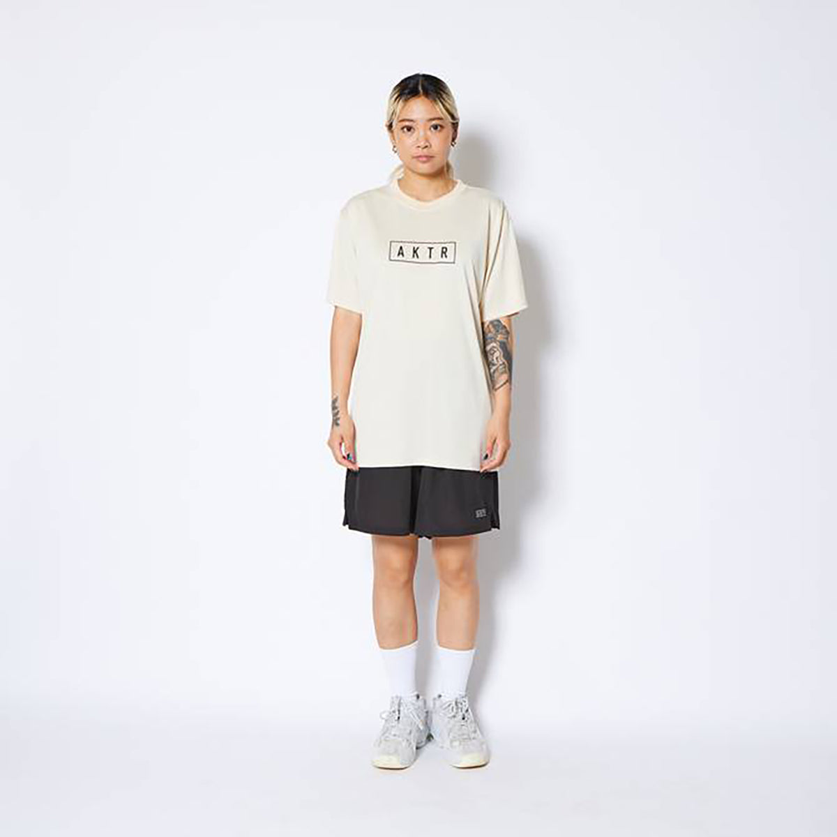 SEASONAL AKTR LOGO SPORTS TEE