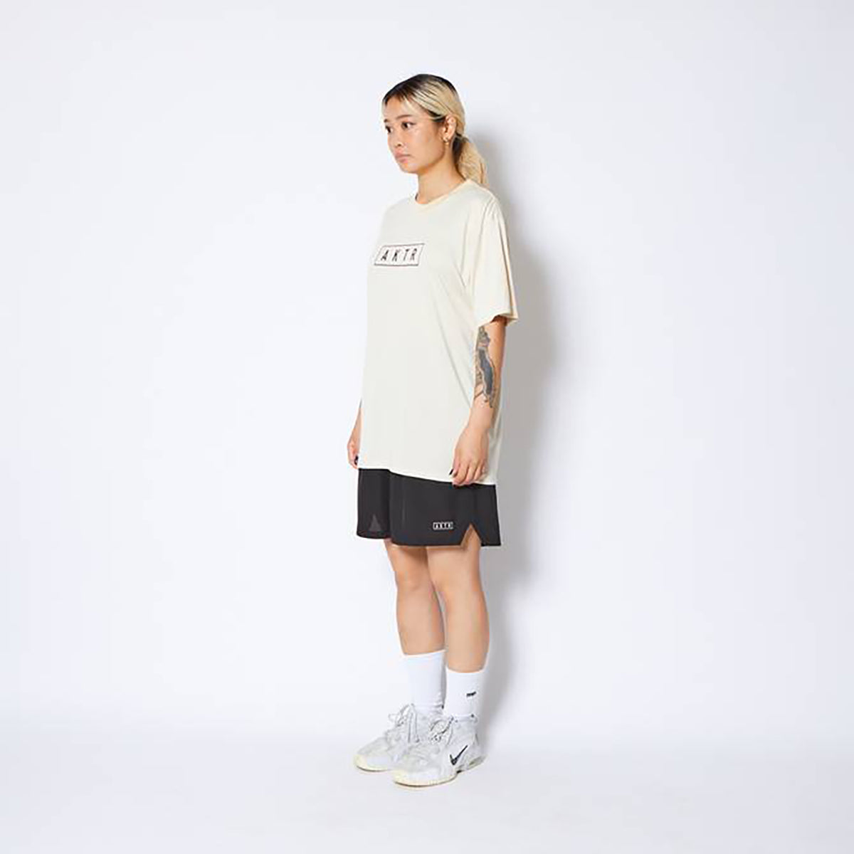 SEASONAL AKTR LOGO SPORTS TEE
