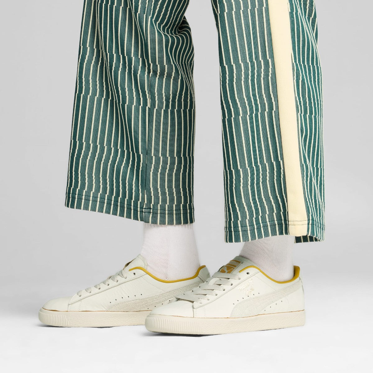 CLYDE THE NEVERWORN IV