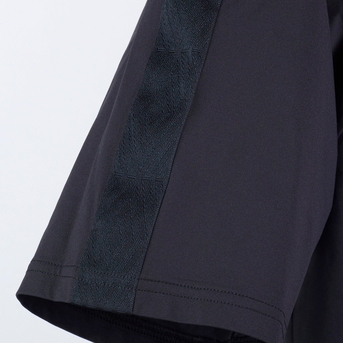 AWAY DAYS WIDE COLLARED PRACTICE SHIRT