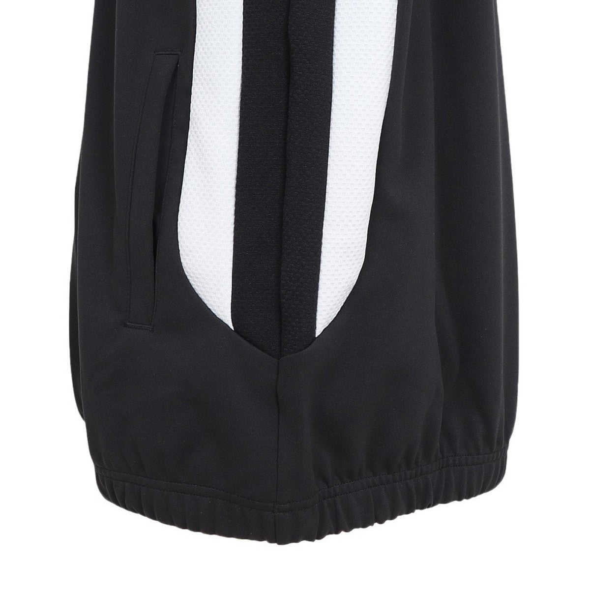 THE THIRD WARM-UP HALF-ZIP TOP