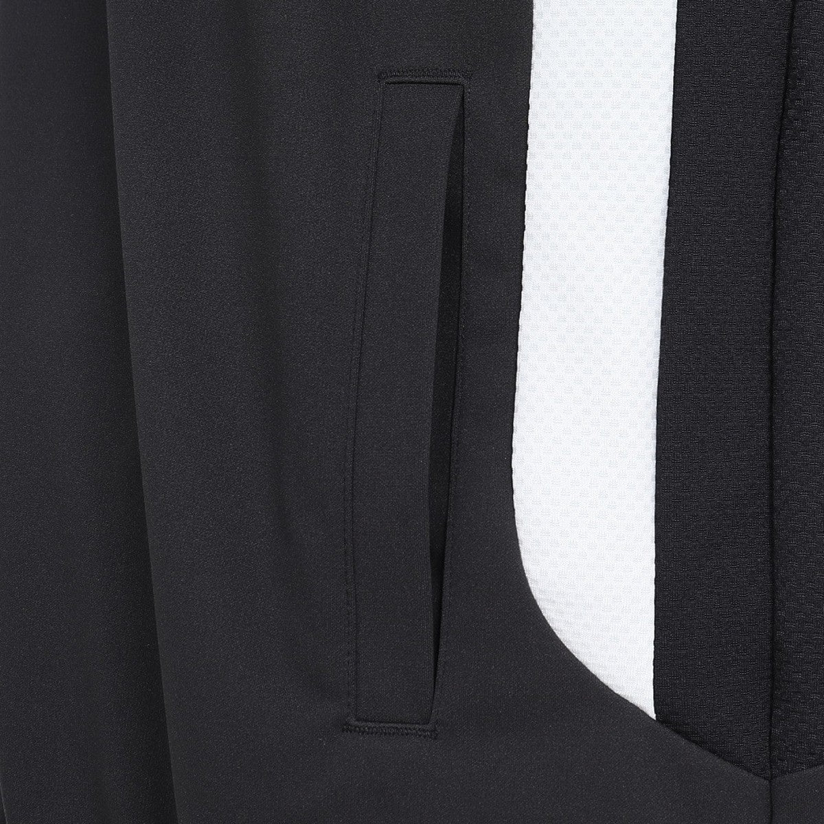 THE THIRD WARM-UP HALF-ZIP TOP
