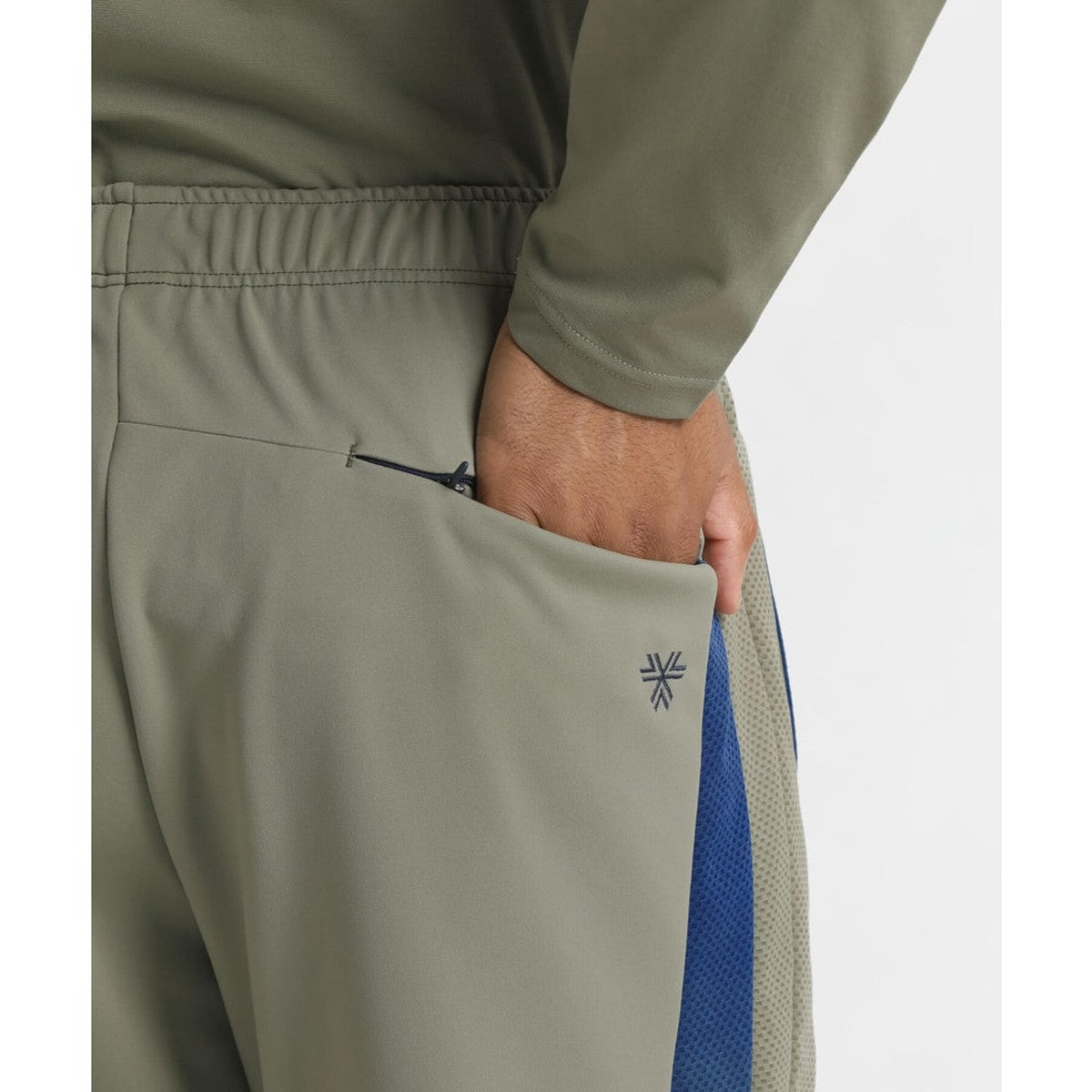 THE THIRD WARM-UP PANTS