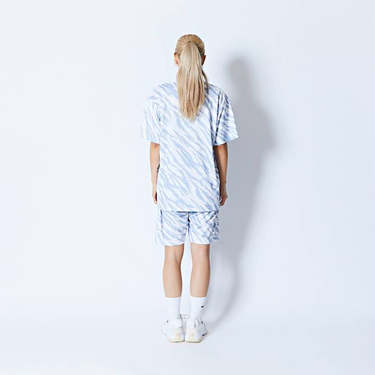 BEAST CAMO AKTR LOGO SPORTS TEE