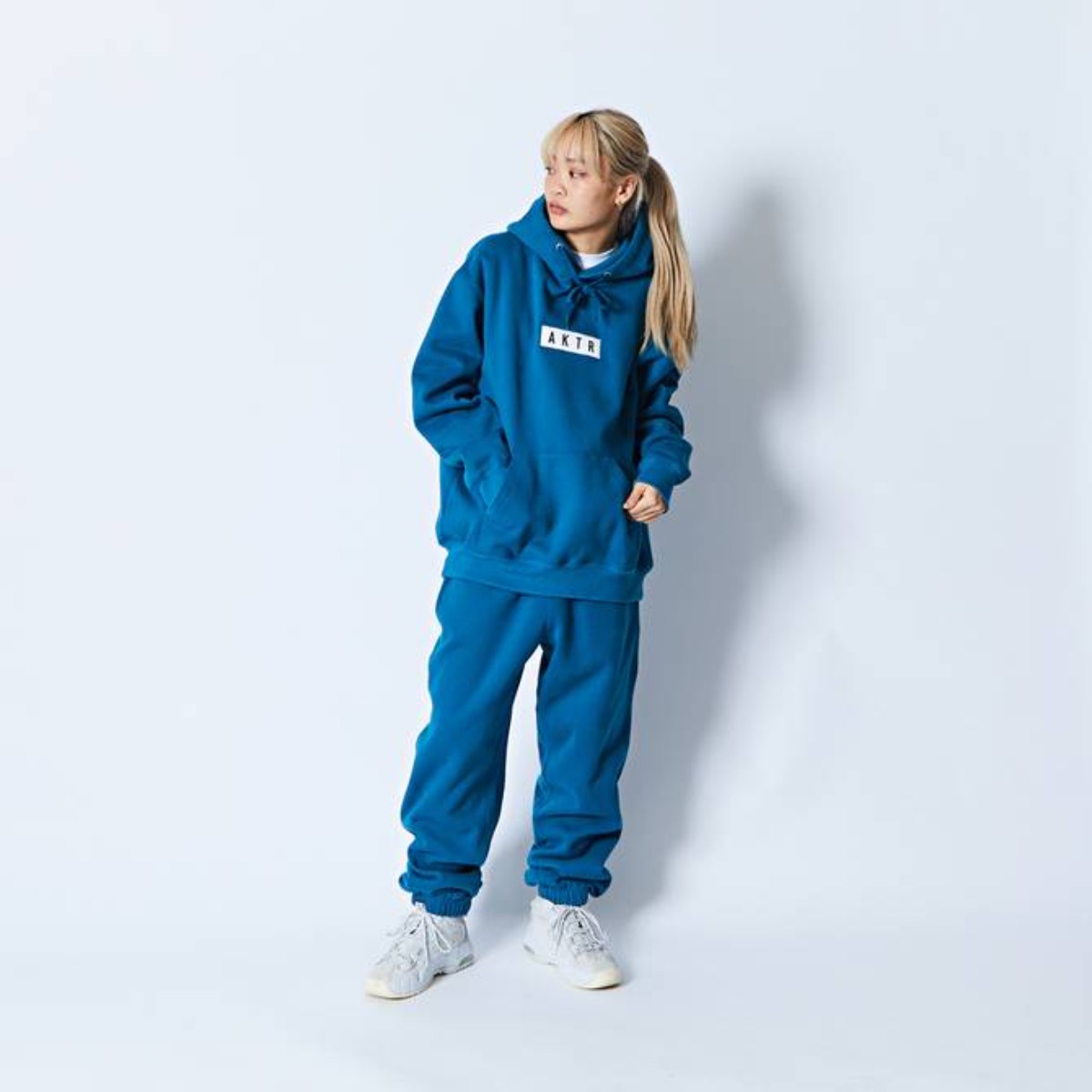 AKTR LOGO SWEAT PULLOVER HOODIE