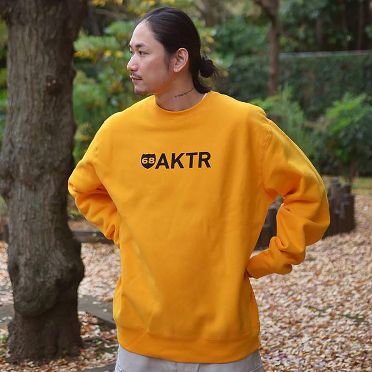 68xAKTR LOGO CREW SWEAT