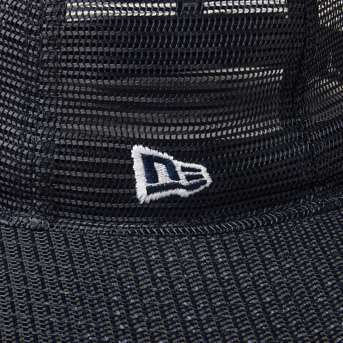 NEW YORK YANKEES LONG BRIM MESH FITTED HAT 【4月10日以降発送予定】