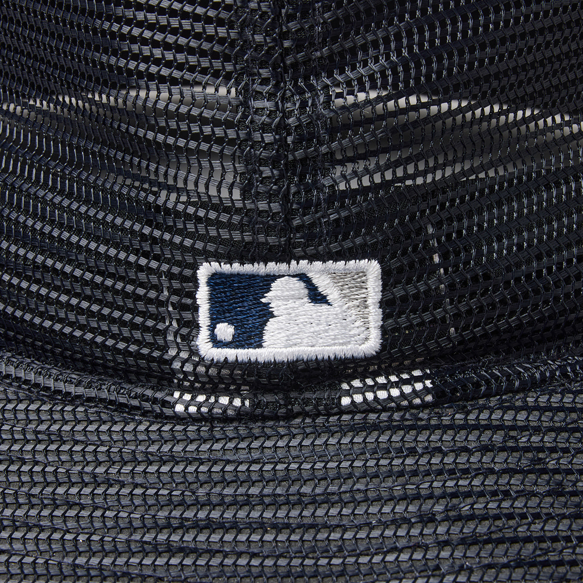 NEW YORK YANKEES LONG BRIM MESH FITTED HAT 【4月10日以降発送予定】