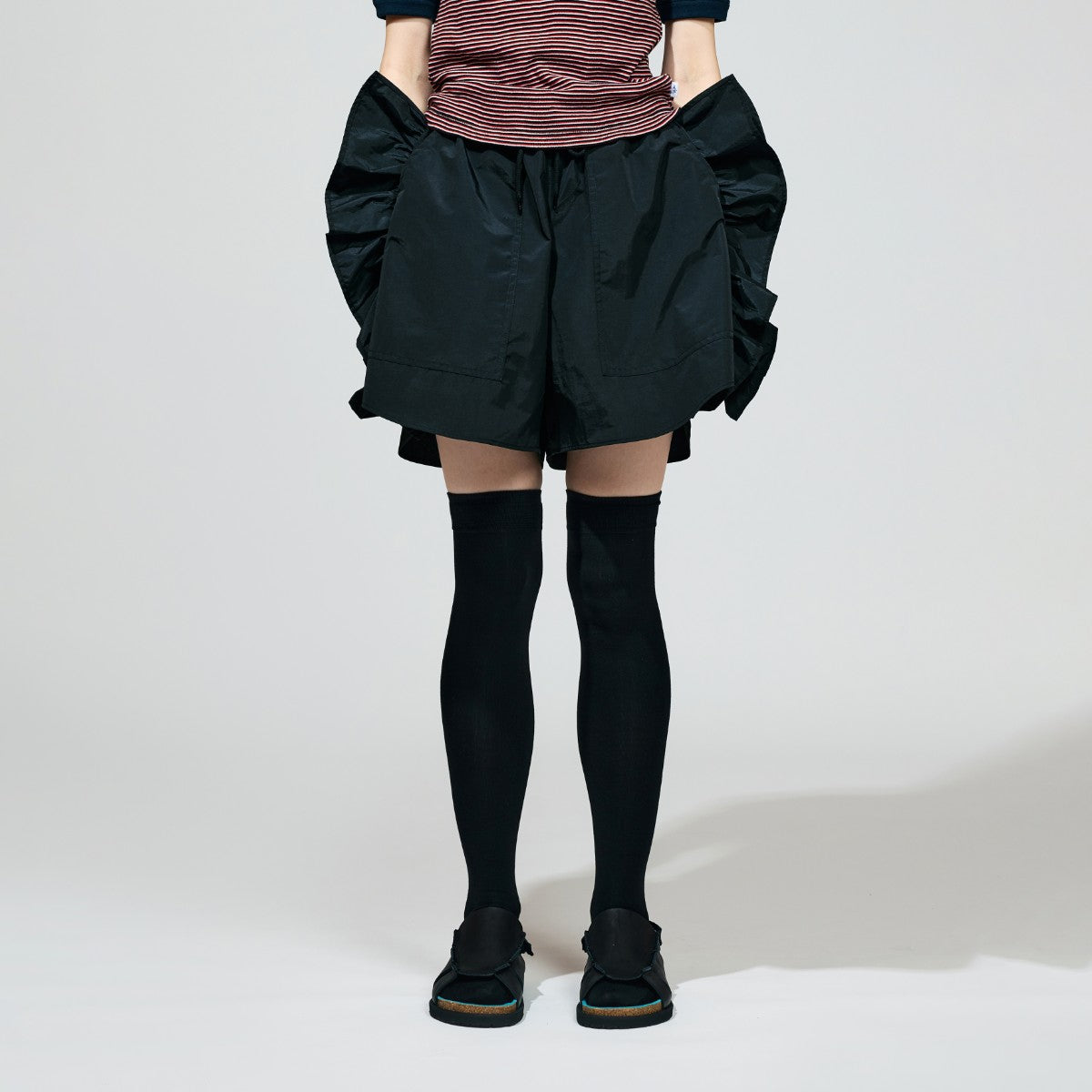 NON TOKYO FRILL TRACK SHORTS | Kinetics/Kinetics WOMEN 公式オンラインストア