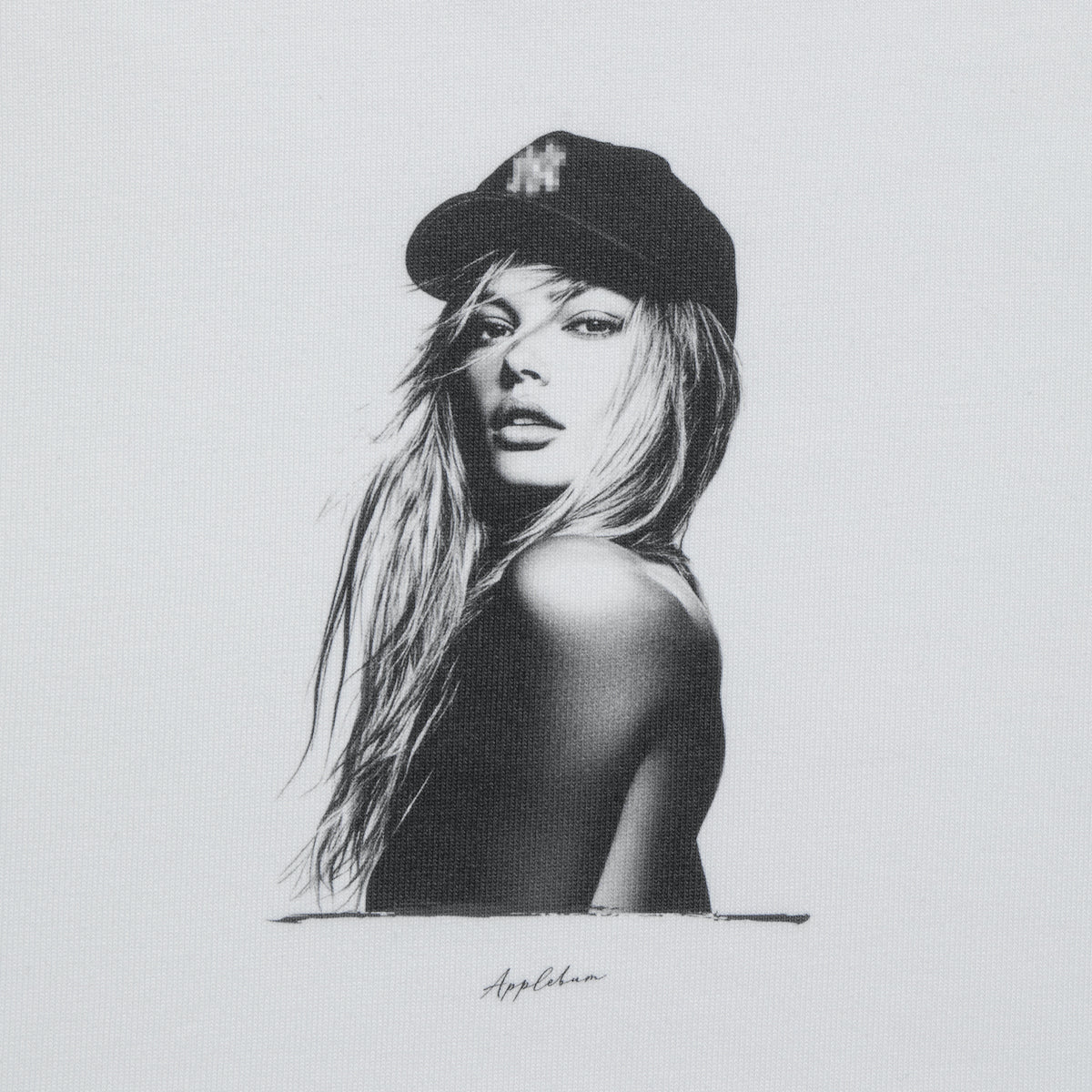 ”Seductive Gaze” T-shirt