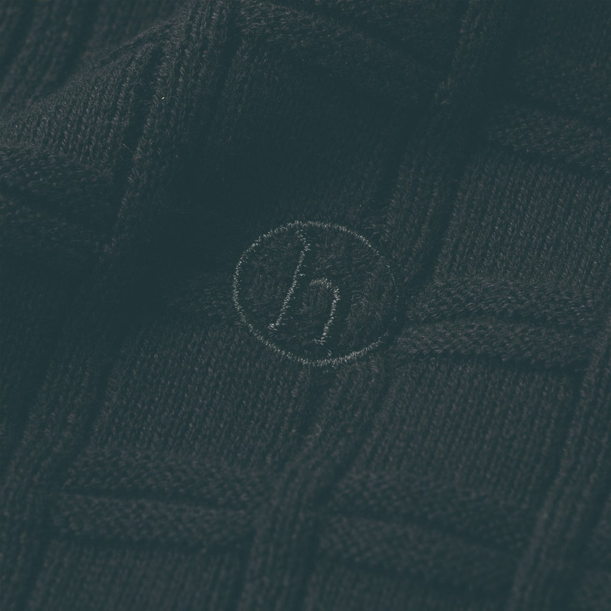 HELLRAZOR SQUARE S/S BUTTON KNIT - BLACK