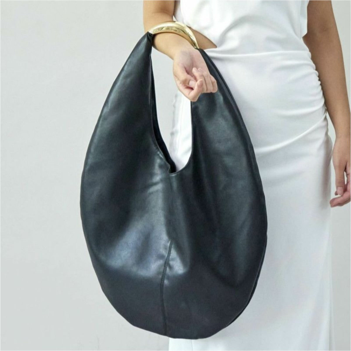 LE VERNIS Sculpture bag M ル・ベルニ スカルプチャー バッグ M 234-210514【レディース 大容量バッグ 通勤コーデ おしゃれハンドル ノートPC対応 内ポケット付き 開け口広め 25SS】