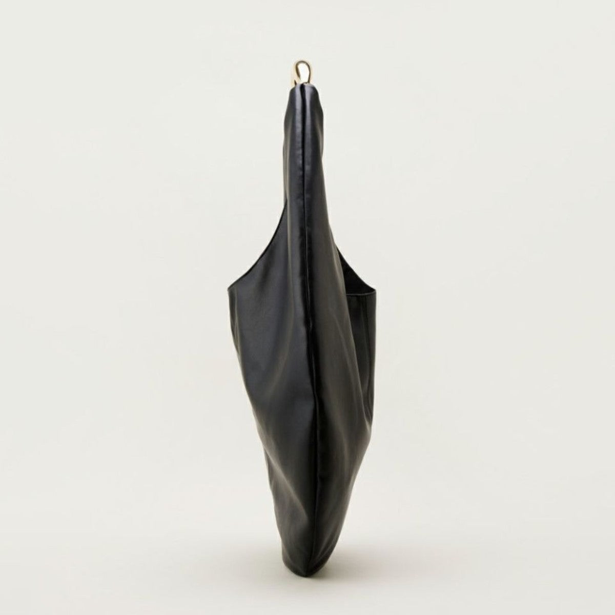 LE VERNIS Sculpture bag M ル・ベルニ スカルプチャー バッグ M 234-210514【レディース 大容量バッグ 通勤コーデ おしゃれハンドル ノートPC対応 内ポケット付き 開け口広め 25SS】