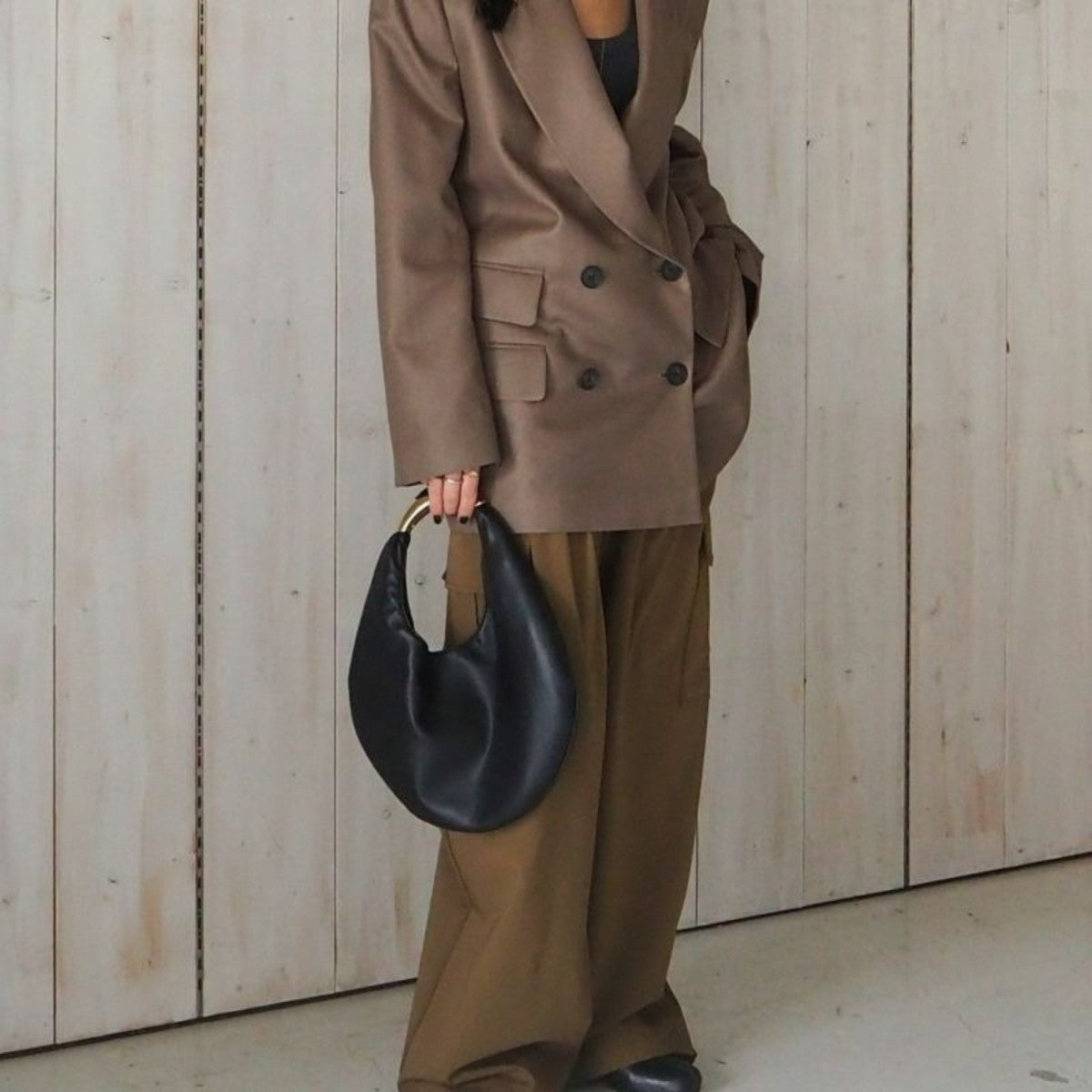 LE VERNIS Sculpture bag S ル・ベルニ スカルプチャー バッグ S 234-210515【レディース デイリーバッグ おしゃれハンドル マグネット開閉 ペットボトル収納 コンパクトサイズ シンプルデザイン 25SS】