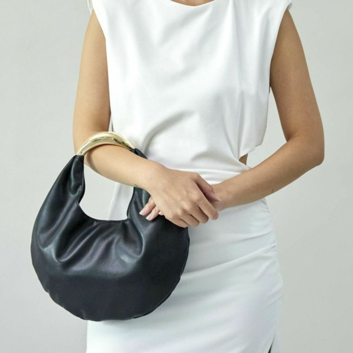 LE VERNIS Sculpture bag S ル・ベルニ スカルプチャー バッグ S 234-210515【レディース デイリーバッグ おしゃれハンドル マグネット開閉 ペットボトル収納 コンパクトサイズ シンプルデザイン 25SS】