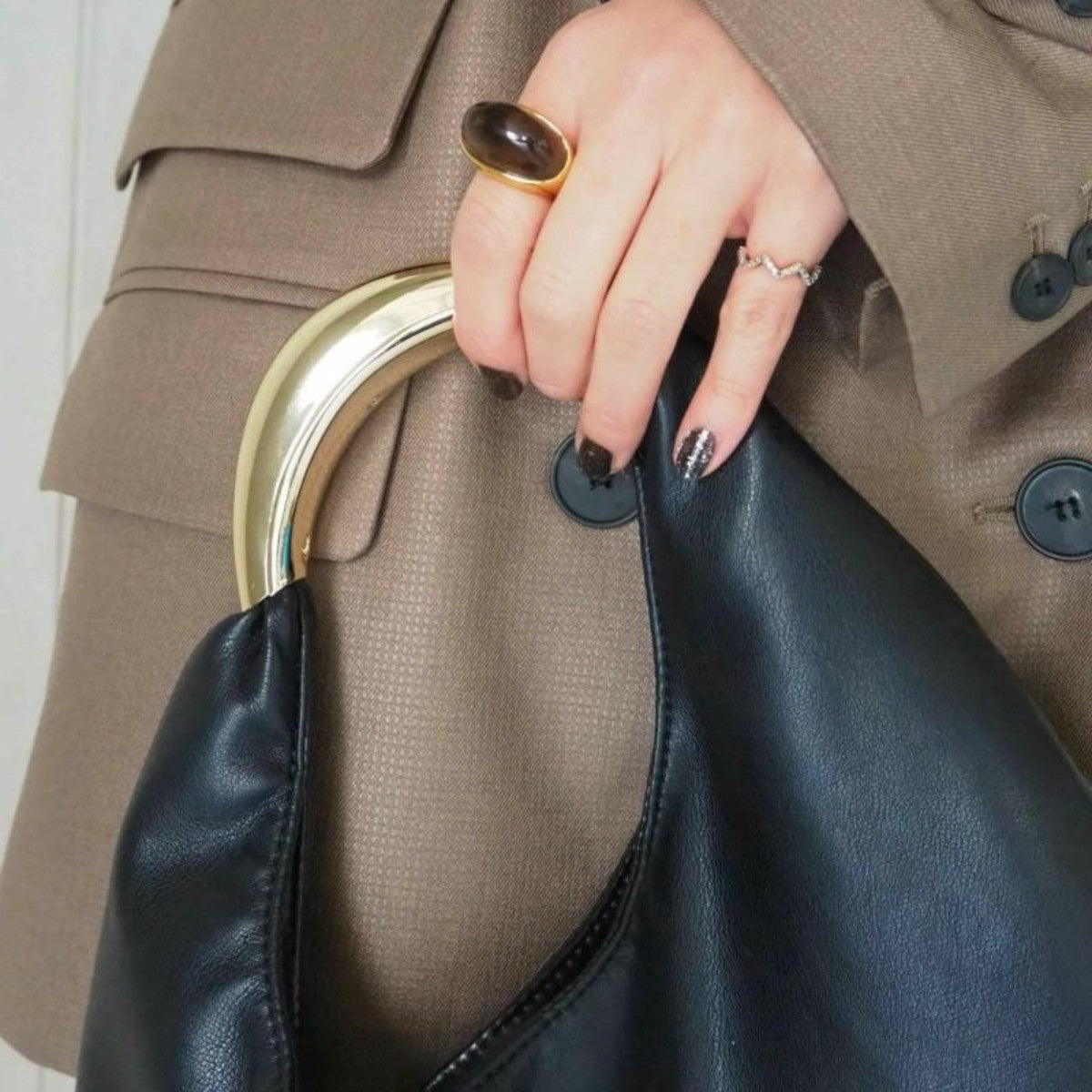 LE VERNIS Sculpture bag S ル・ベルニ スカルプチャー バッグ S 234-210515【レディース デイリーバッグ おしゃれハンドル マグネット開閉 ペットボトル収納 コンパクトサイズ シンプルデザイン 25SS】