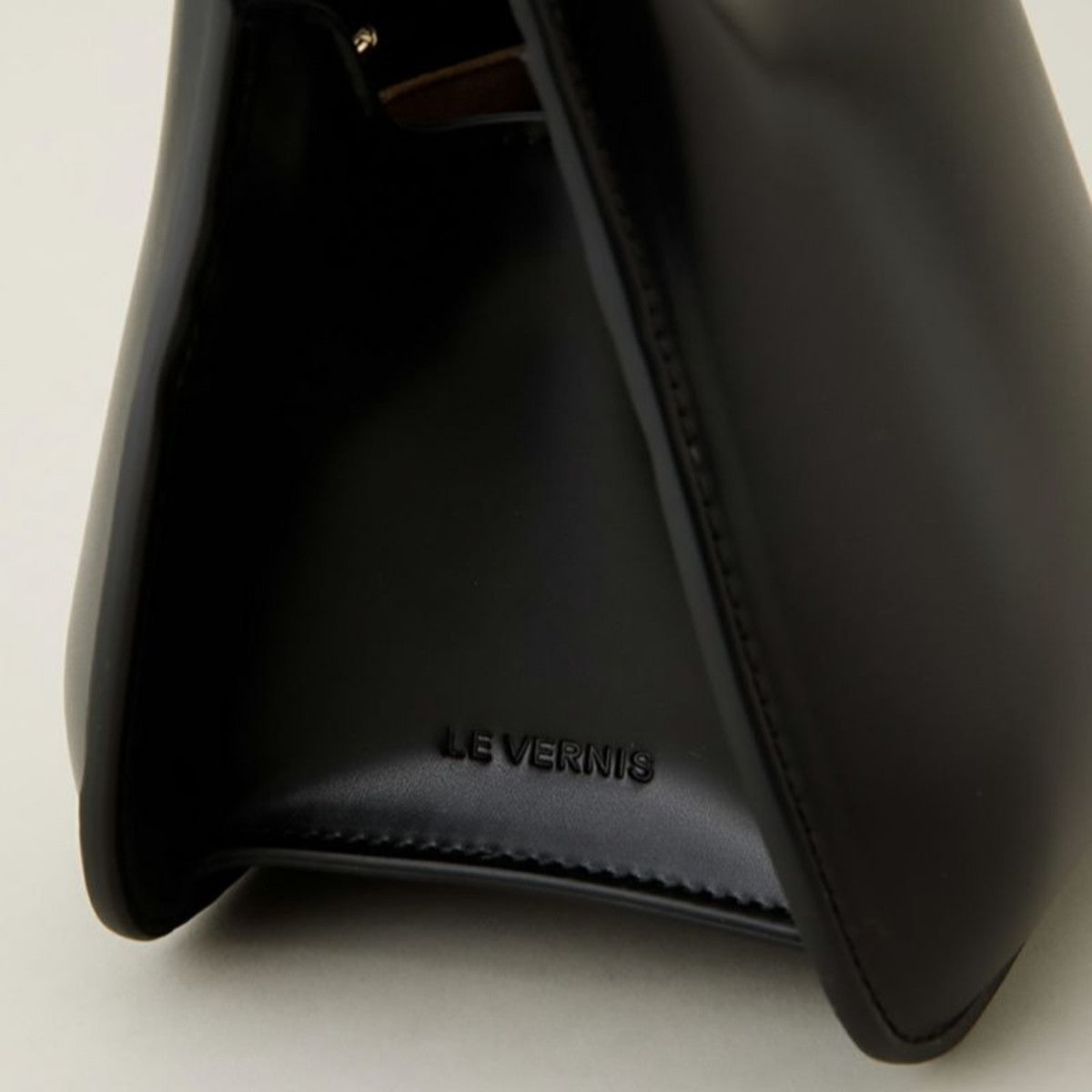 LE VERNIS Poire ornement mini ル・ベルニ ポワール オーナメント ミニ 242-210518【レディース ショルダーバッグ ユニークデザイン チェーンショルダー コンパクトサイズ 自立バッグ 25SS】