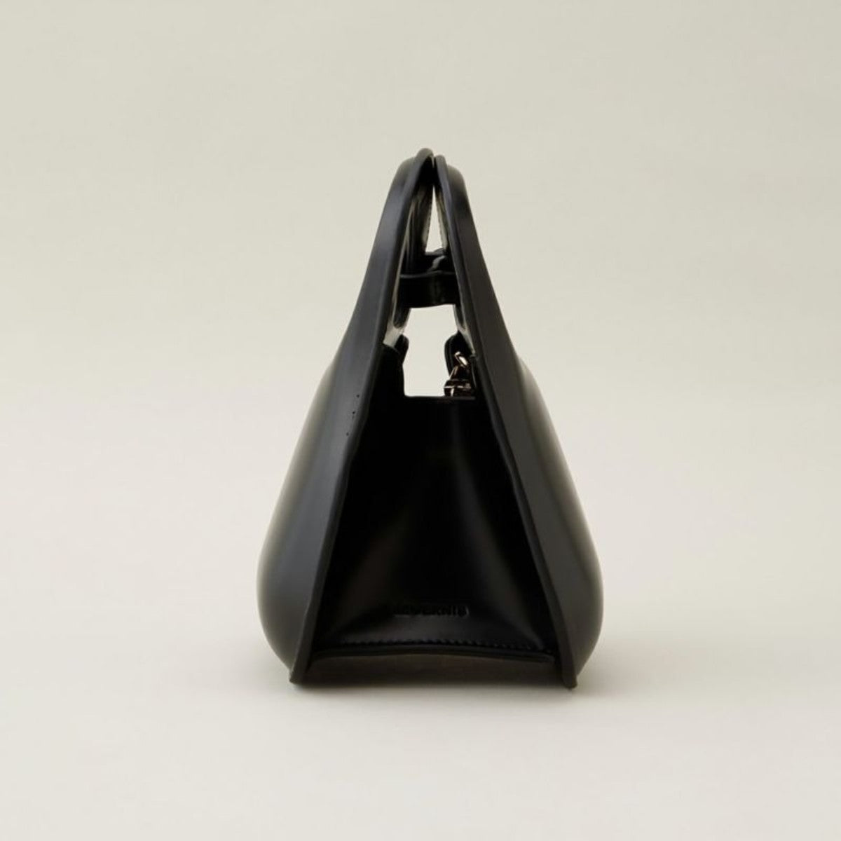 LE VERNIS Poire ornement mini ル・ベルニ ポワール オーナメント ミニ 242-210518【レディース ショルダーバッグ ユニークデザイン チェーンショルダー コンパクトサイズ 自立バッグ 25SS】