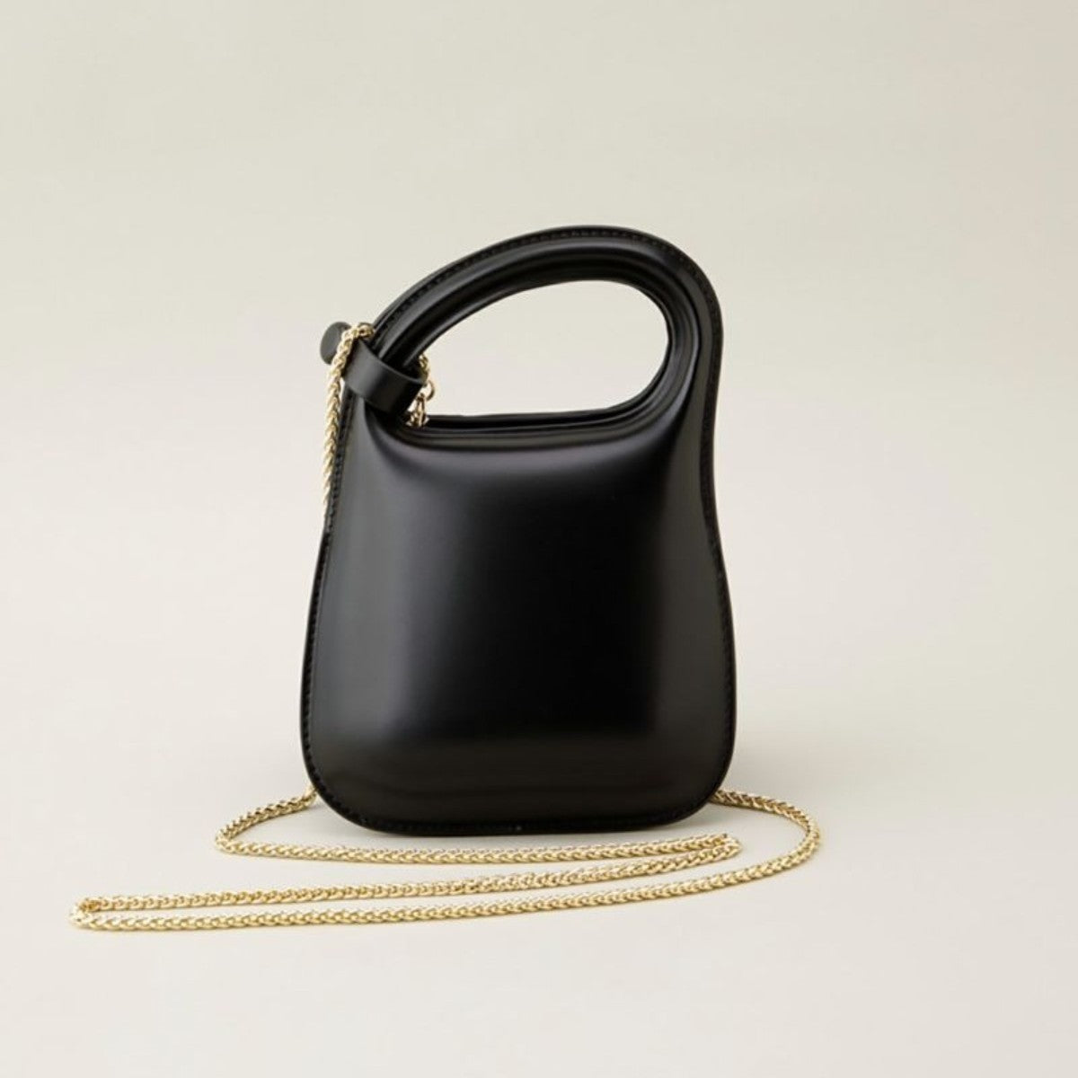LE VERNIS Poire ornement mini ル・ベルニ ポワール オーナメント ミニ 242-210518【レディース ショルダーバッグ ユニークデザイン チェーンショルダー コンパクトサイズ 自立バッグ 25SS】