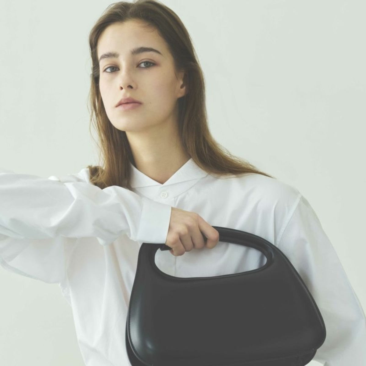 LE VERNIS Poire ornement bag ル・ベルニ ポワール オーナメント バッグ 242-210522【レディース ショルダーバッグ ユニークシルエット おしゃれデザイン 自立バッグ スマホ収納OK 取り外しショルダー 25SS】