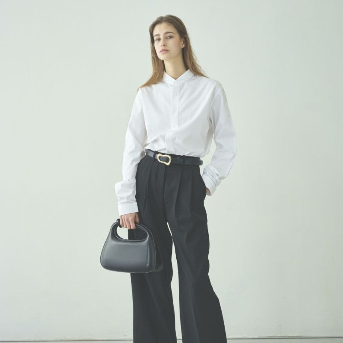 LE VERNIS Poire ornement bag ル・ベルニ ポワール オーナメント バッグ 242-210522【レディース ショルダーバッグ ユニークシルエット おしゃれデザイン 自立バッグ スマホ収納OK 取り外しショルダー 25SS】