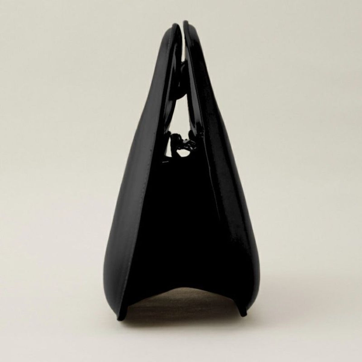 LE VERNIS Poire ornement bag ル・ベルニ ポワール オーナメント バッグ 242-210522【レディース ショルダーバッグ ユニークシルエット おしゃれデザイン 自立バッグ スマホ収納OK 取り外しショルダー 25SS】