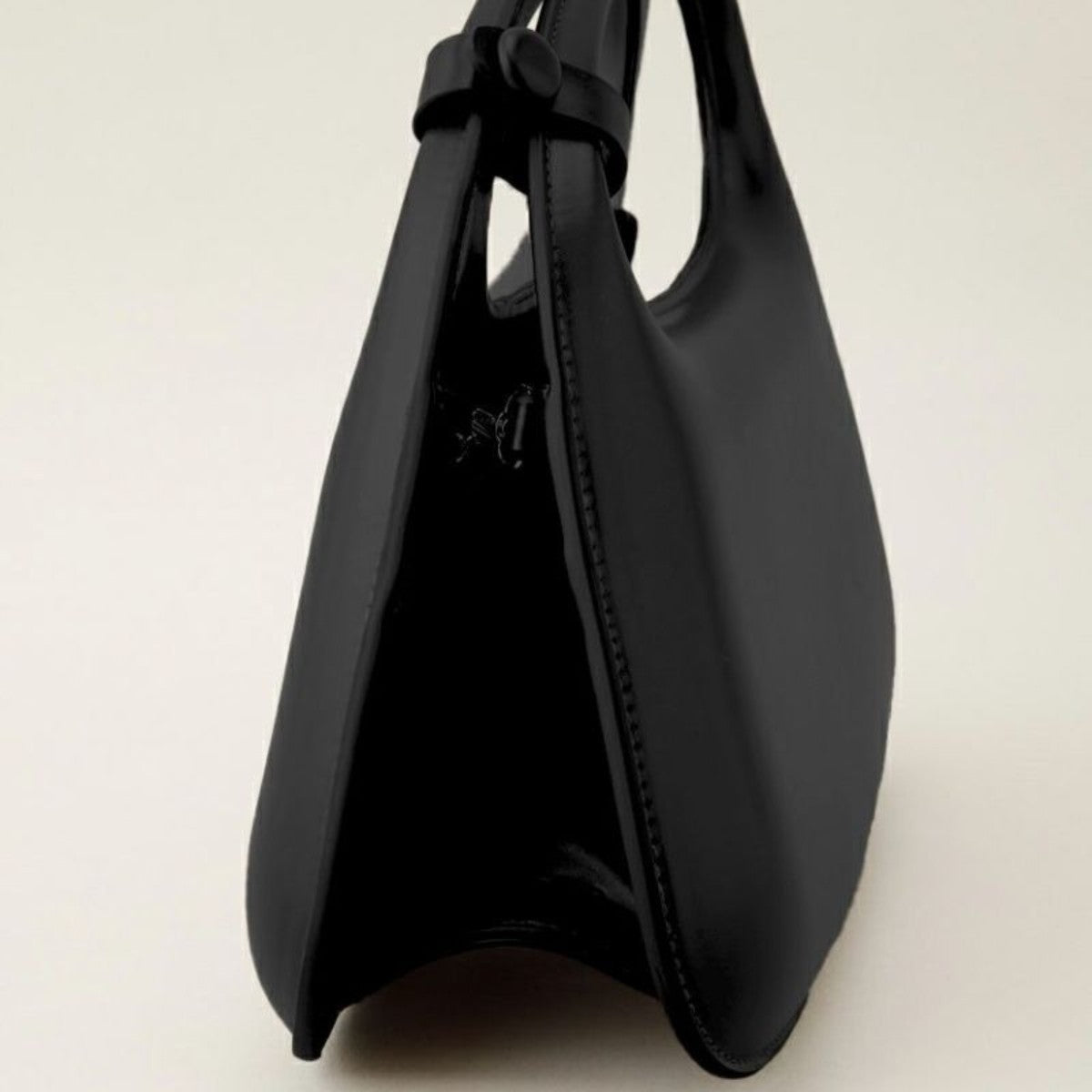 LE VERNIS Poire ornement bag ル・ベルニ ポワール オーナメント バッグ 242-210522【レディース ショルダーバッグ ユニークシルエット おしゃれデザイン 自立バッグ スマホ収納OK 取り外しショルダー 25SS】