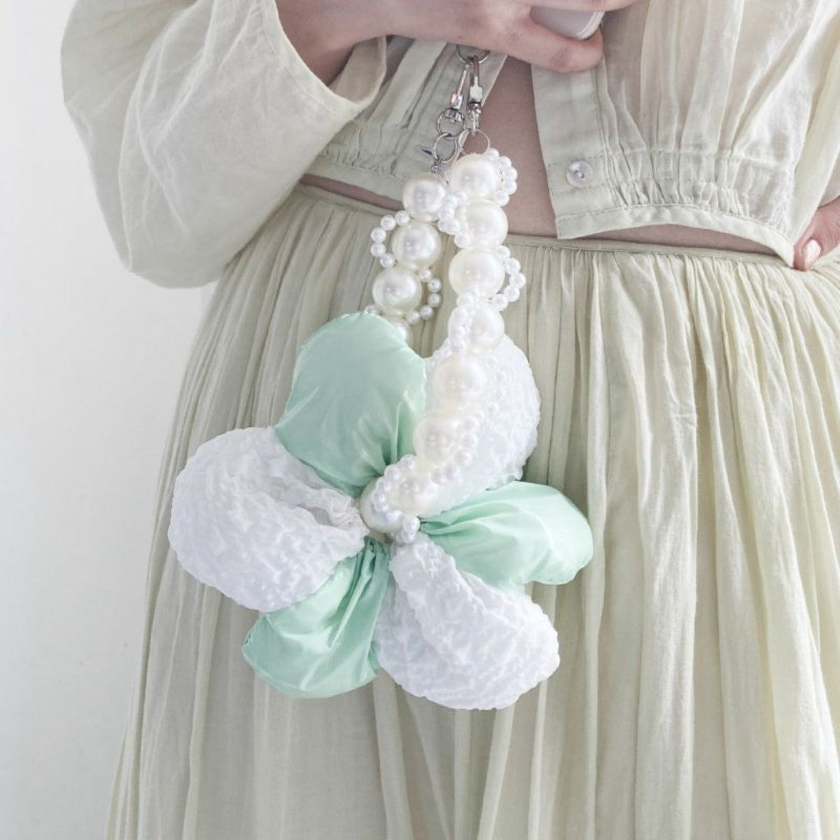 Casselini Puffy Flower Hand Strap | Kinetics/Kinetics WOMEN 公式オンラインストア