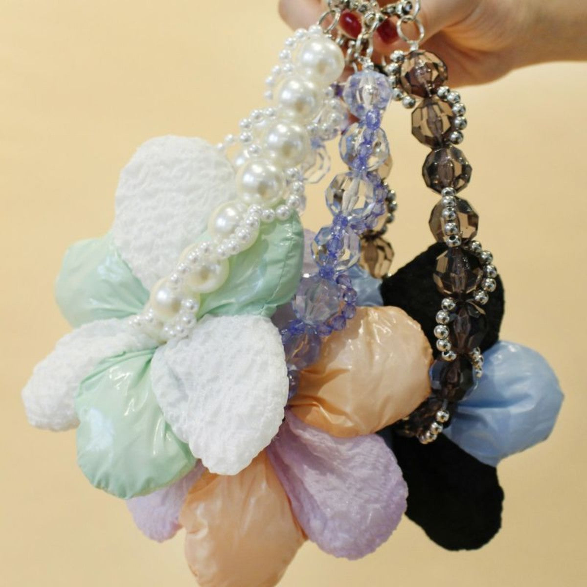 Casselini Puffy Flower Hand Strap | Kinetics/Kinetics WOMEN 公式オンラインストア