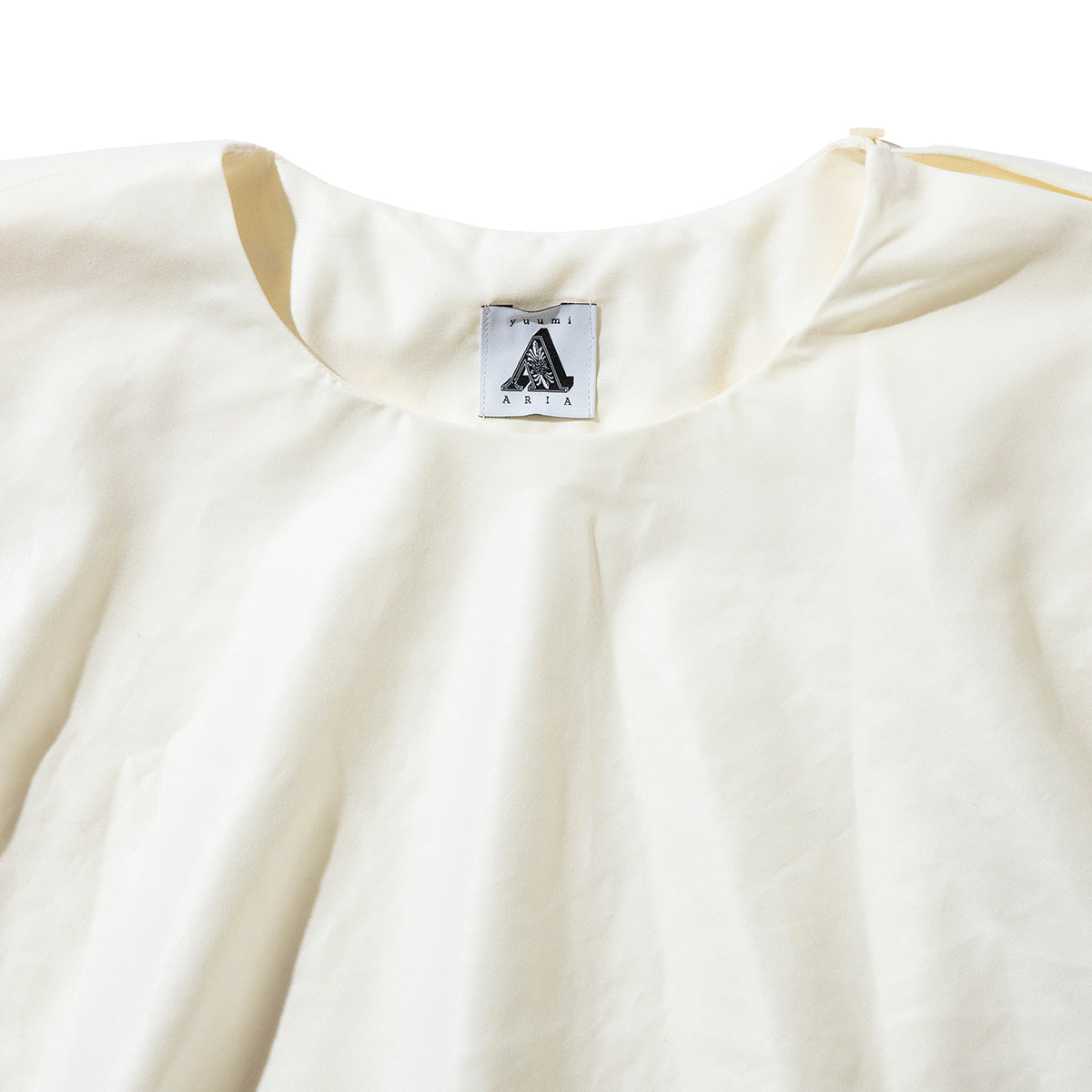 YuumiARIA GATHER TOPS ユウミアリア ギャザー トップス 251-AS001【レディース トップス ノースリーブ 光沢 25SS】