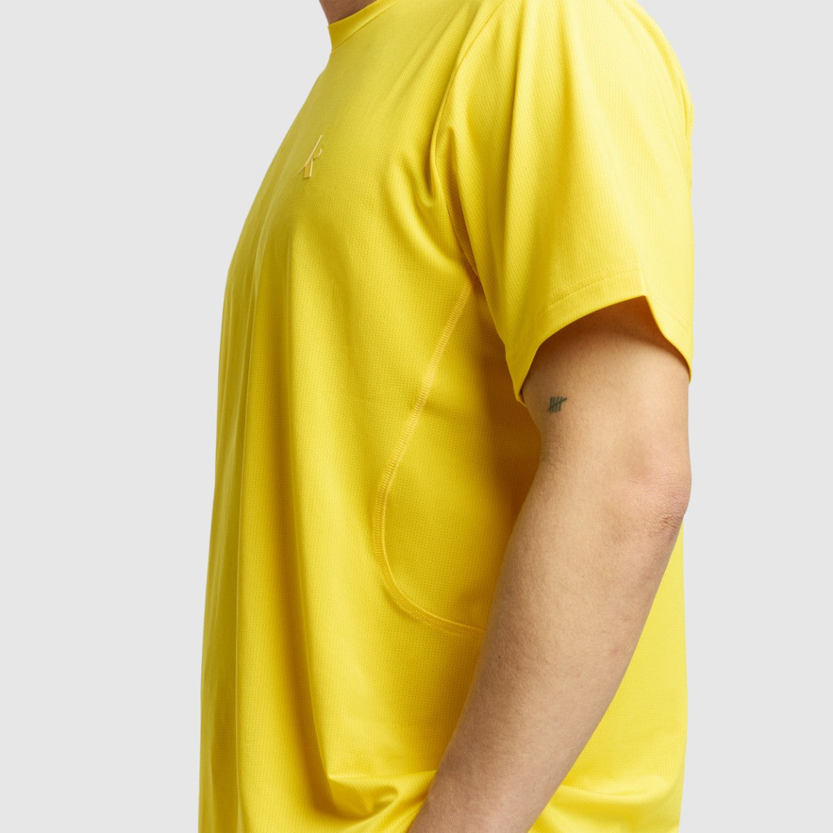 Klutch Men's Mesh Performance T-Shirt 【5月12日以降発送予定】