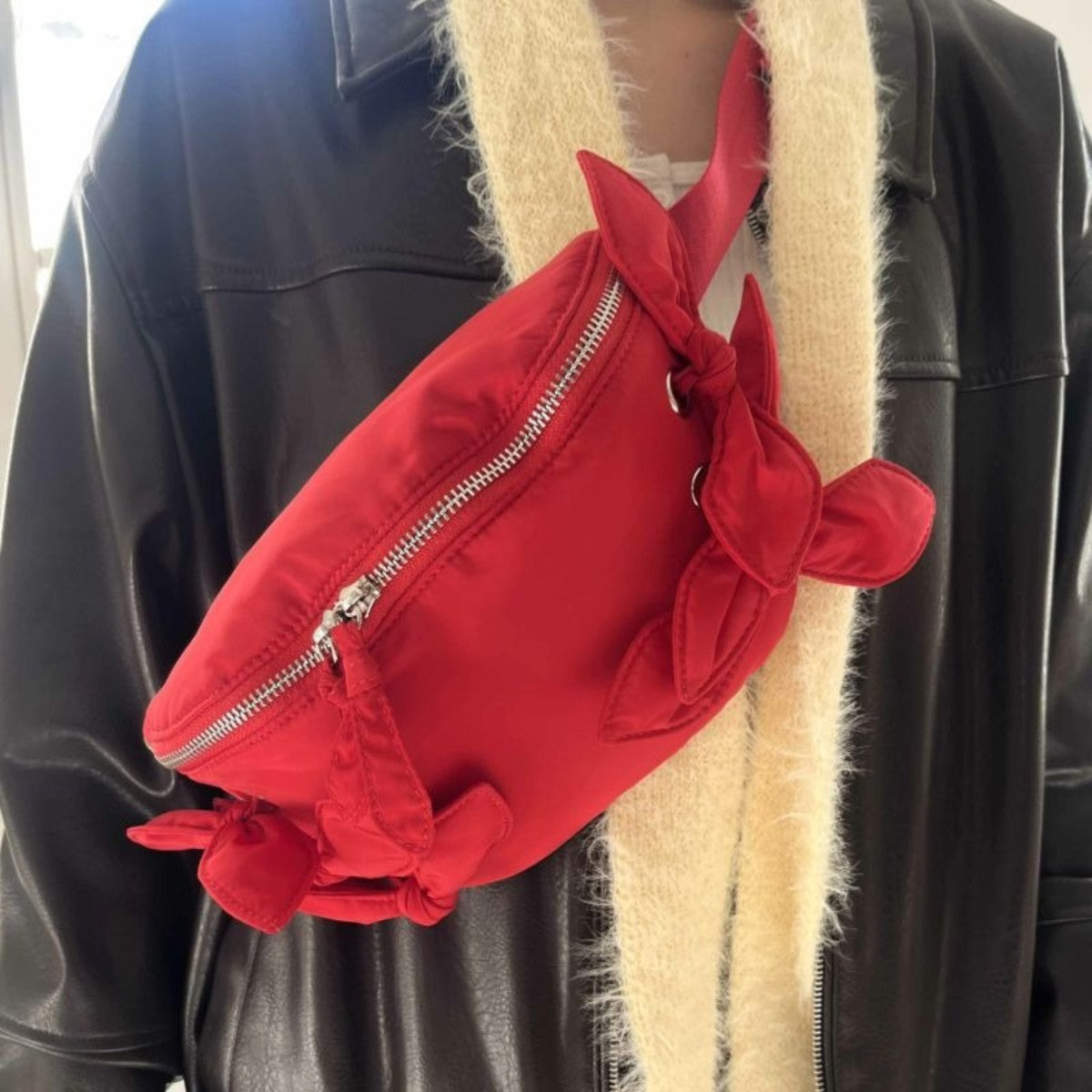 Casselini Ribbon Waist Pouch キャセリーニ リボンウエストポーチ 252-110504【レディース ウエストポーチ 軽量 リボン付き 光沢素材 2WAY仕様 25FW】