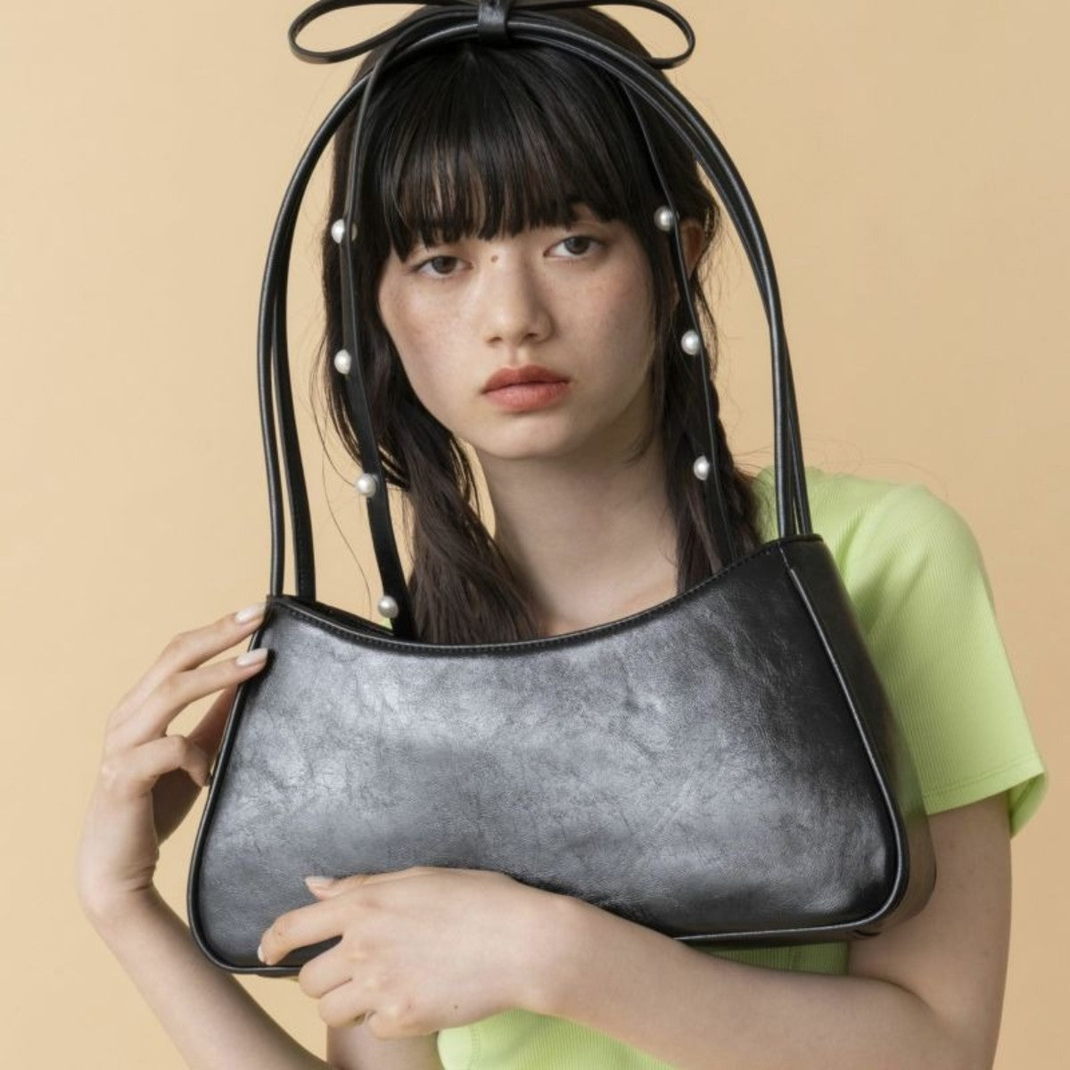 Casselini Shoulder Ribbon Enamel Bag キャセリーニ 肩リボンエナメルバッグ 252-110513【レディース 鞄 ハンドバッグ 光沢感 カジュアル フォーマル 25FW】
