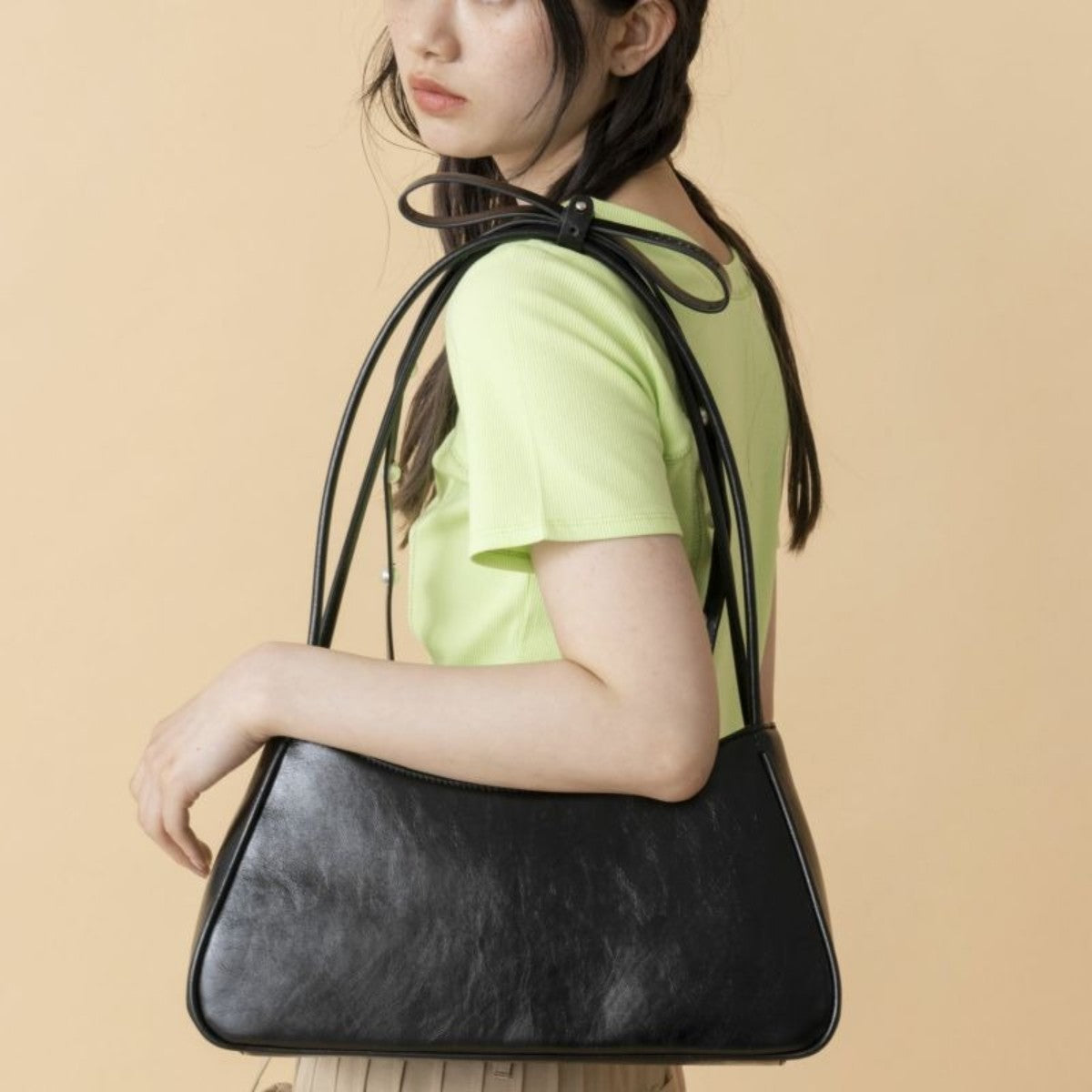 Casselini Shoulder Ribbon Enamel Bag キャセリーニ 肩リボンエナメルバッグ 252-110513【レディース 鞄 ハンドバッグ 光沢感 カジュアル フォーマル 25FW】