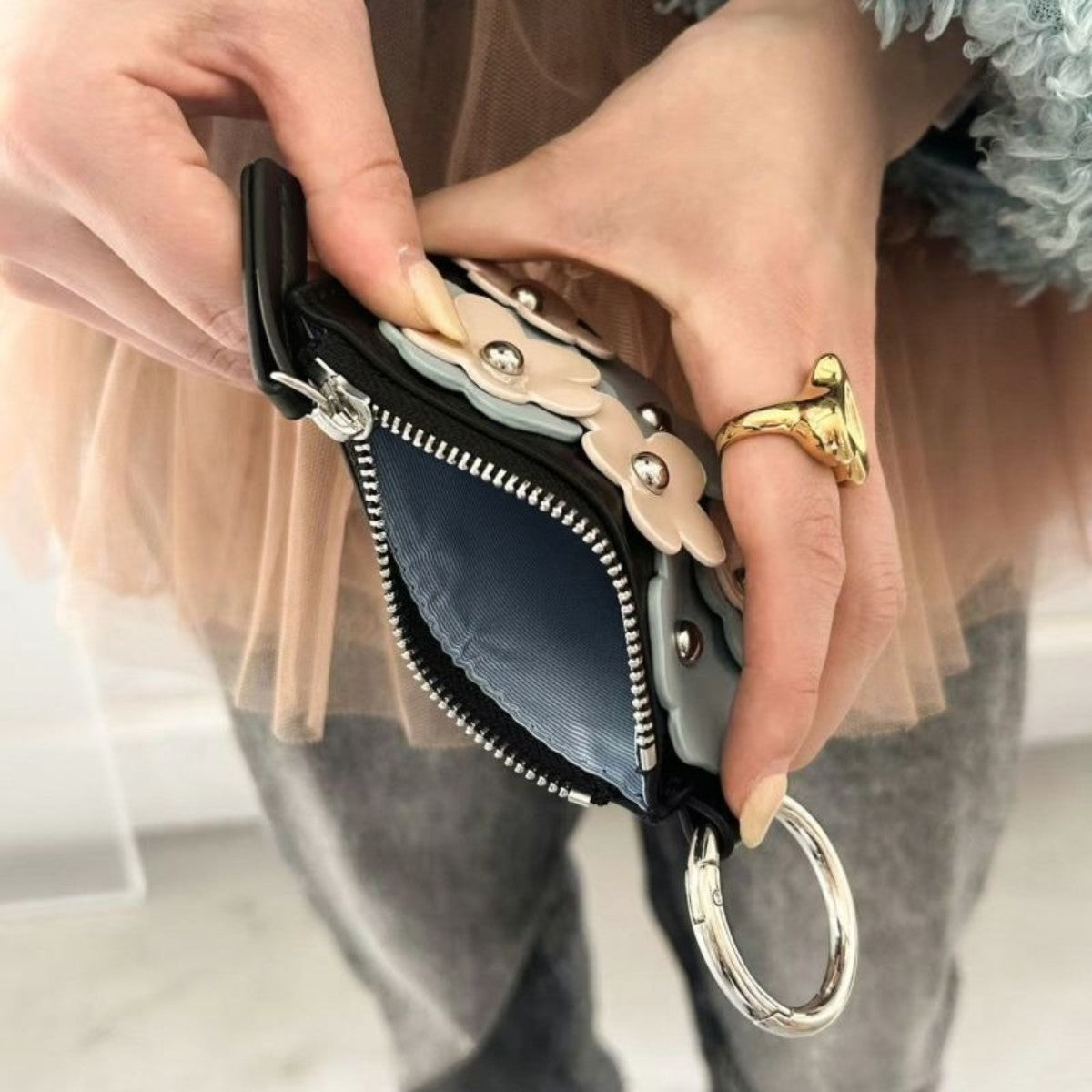 Casselini Flower Motif Coin Case キャセリーニ フラワーモチーフコインケース 252-110607【レディース コインケース カード入れ カラビナ チャーム 25FW】