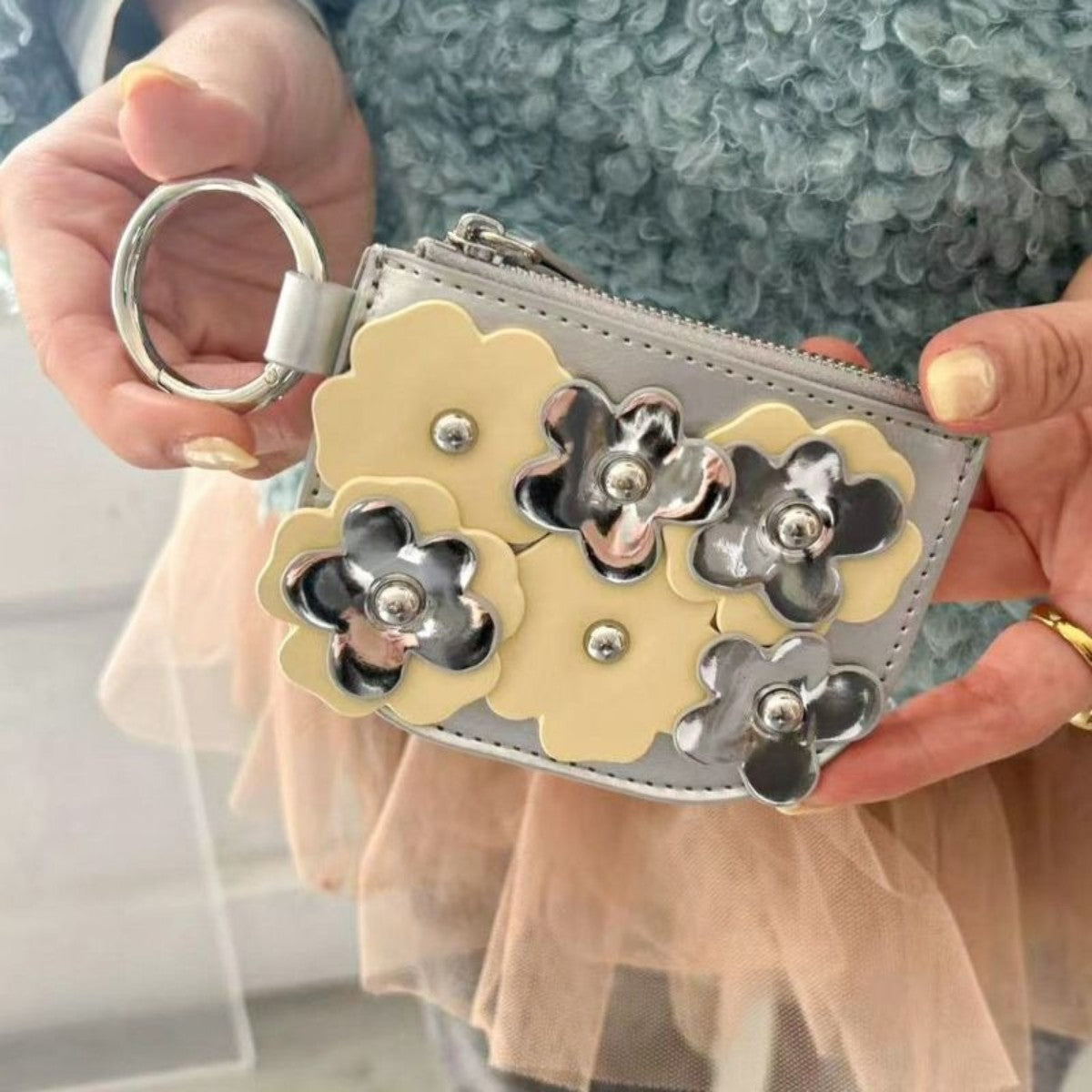 Casselini Flower Motif Coin Case キャセリーニ フラワーモチーフコインケース 252-110607【レディース コインケース カード入れ カラビナ チャーム 25FW】