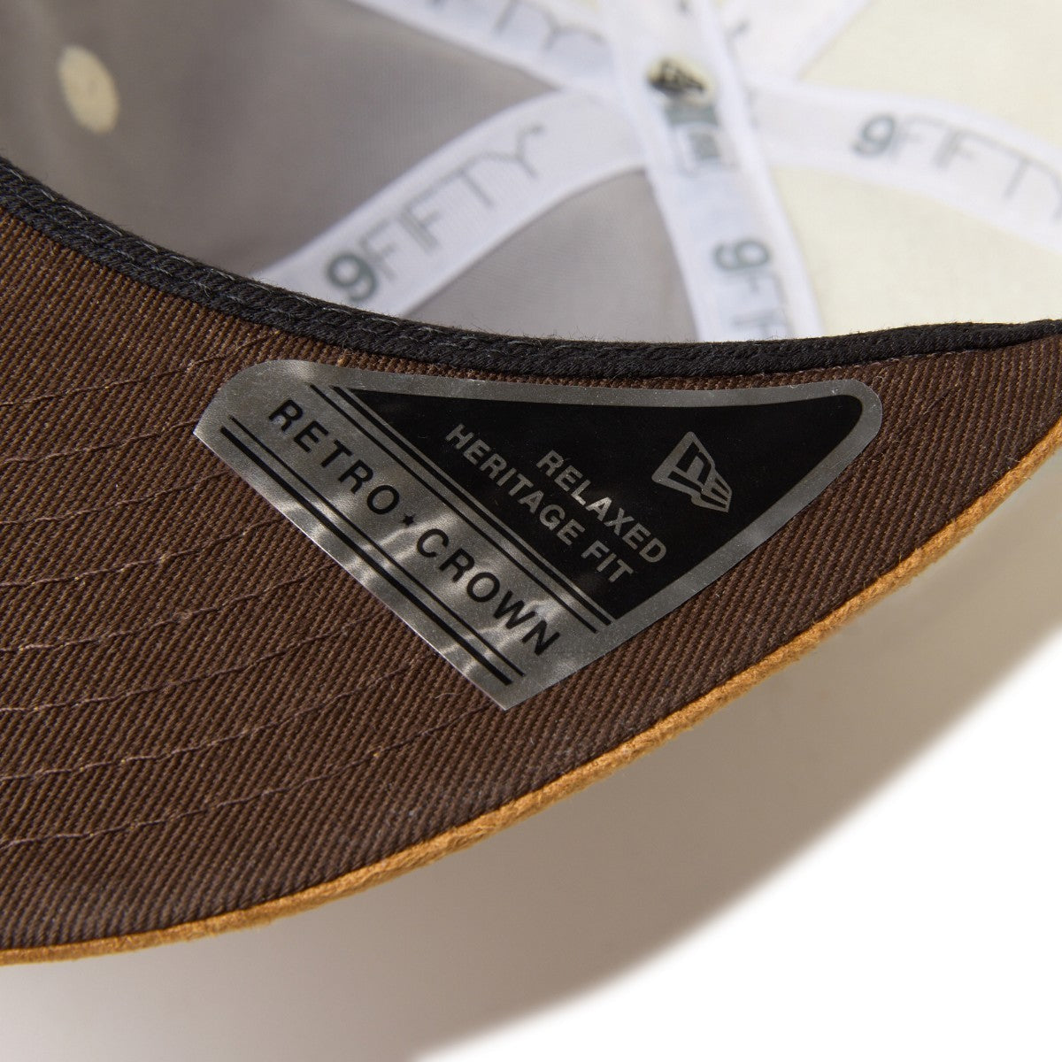 NEW ERA NEW YORK YANKEES SUEDE VISOR RETRO CROWN 9FIFTY ニューエラ ニューヨーク・ヤンキース スエード バイザー レトロクラウン 950 14667630【メンズ 帽子 キャップ 球団 ストラップ 25FW】