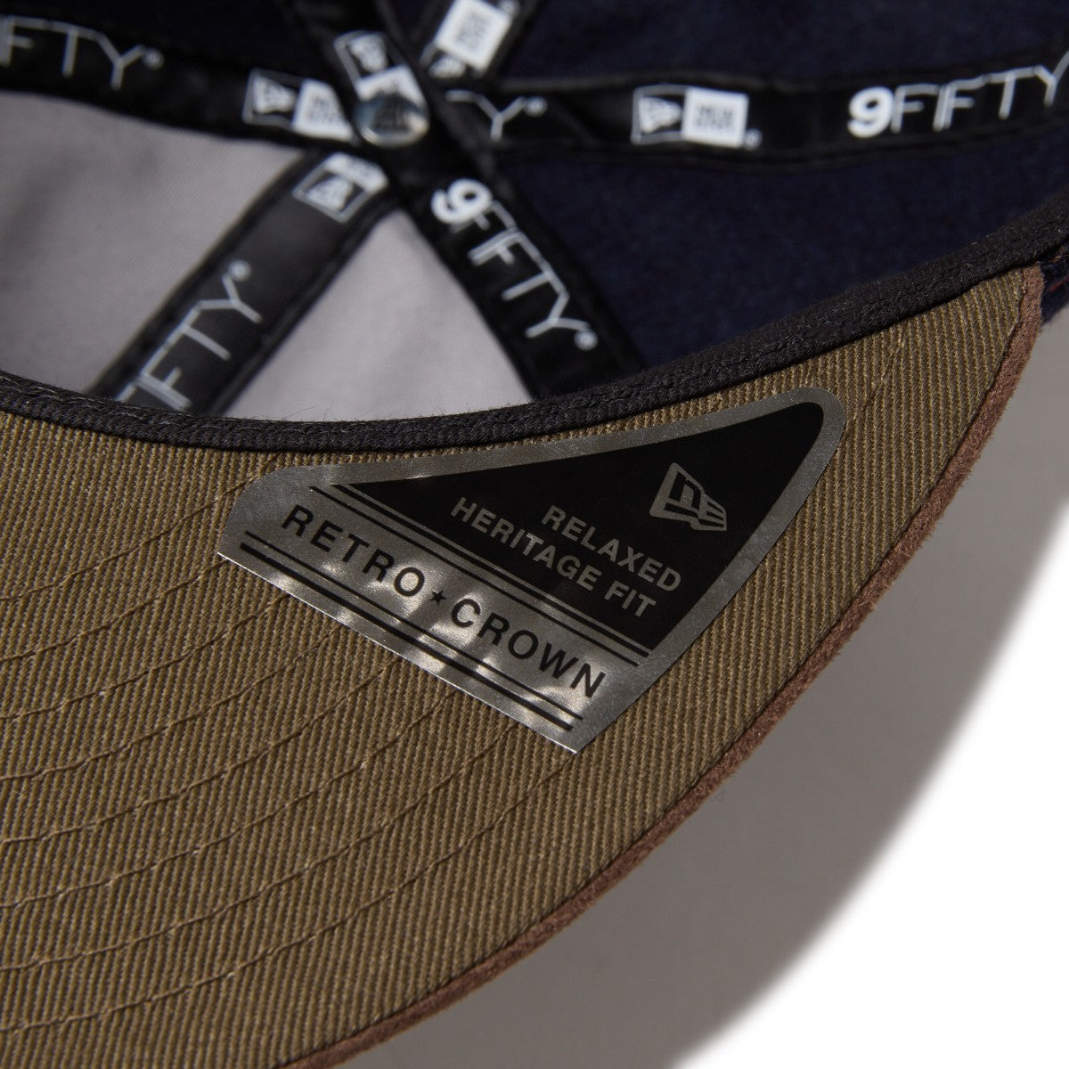 NEW ERA NEW YORK YANKEES SUEDE VISOR RETRO CROWN 9FIFTY ニューエラ ニューヨーク・ヤンキース スエード バイザー レトロクラウン 950 14667631【メンズ 帽子 キャップ 球団 ストラップ 25FW】