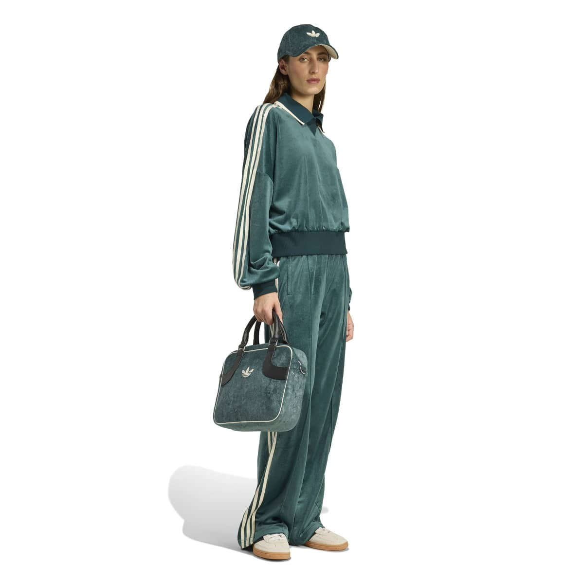 adidas Originals adidas Originals × Liberty London Embossed Velvet Sweatshirt アディダスオリジナルス アディダス オリジナルス × リバティ ロンドン エンボス加工 ベルベット スウェットシャツ BY272【レディース スウェット ベルベット オーバーサイズ コラボ 25FW】