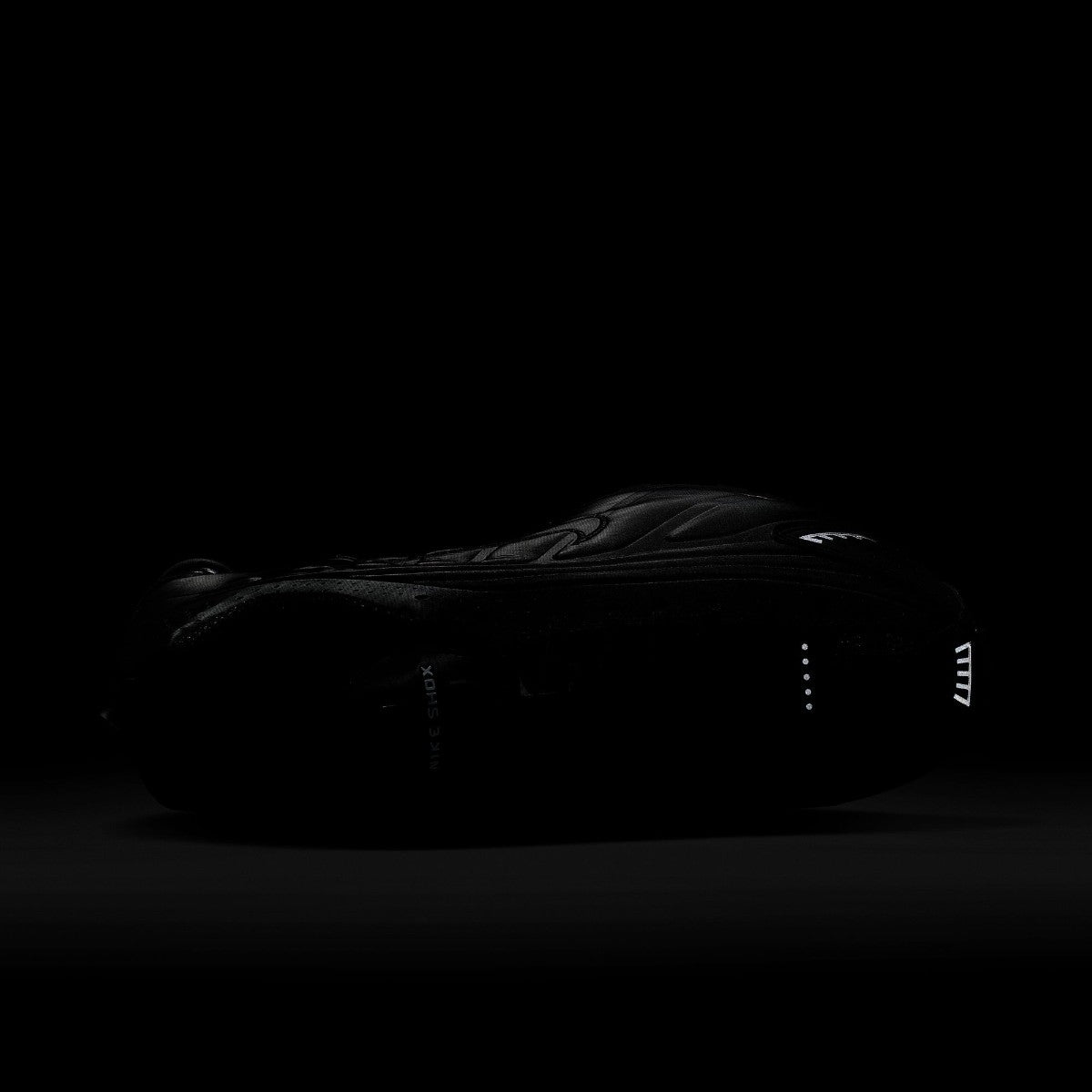 NIKE Wmns Shox R4 ナイキ ウィメンズ ショックス R4 AR3565-004【レディース スニーカー シューズ 厚底 クッション性 25FW】