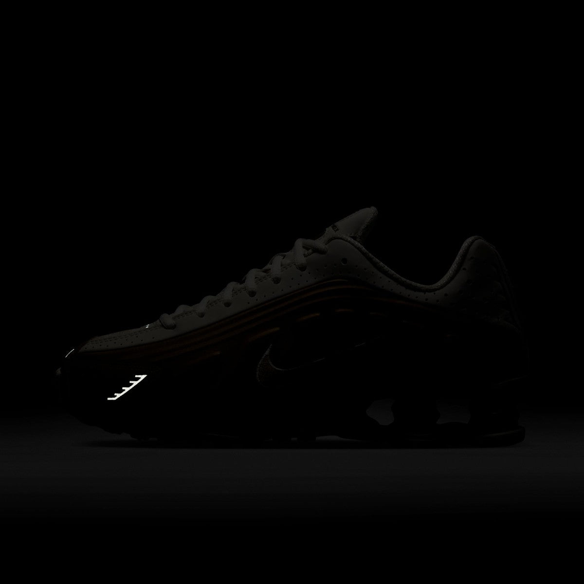 Wmns Shox R4