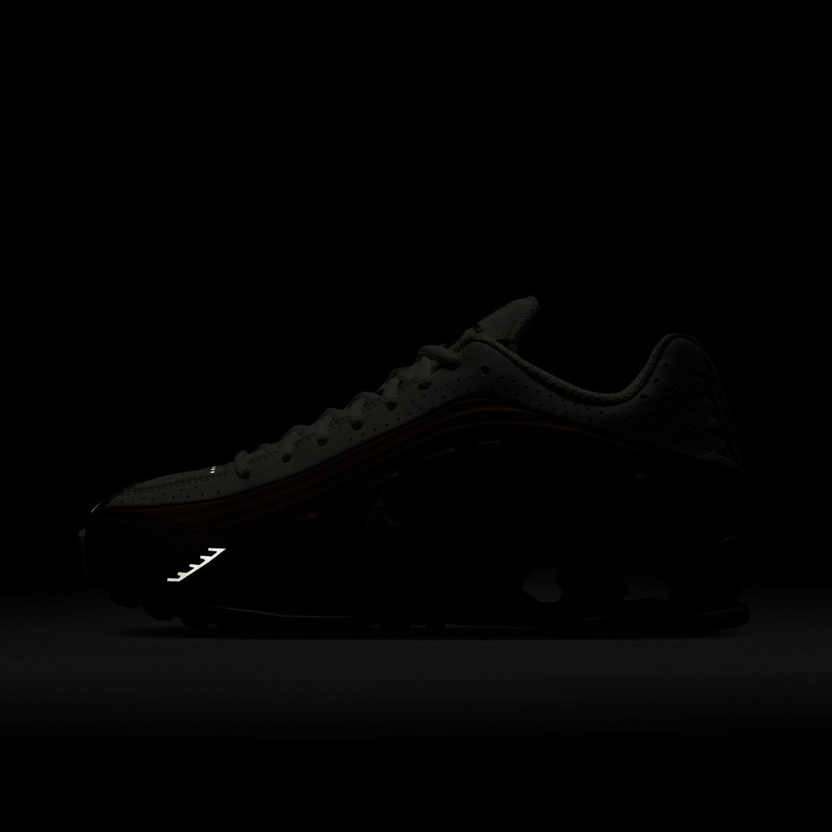 Wmns Shox R4