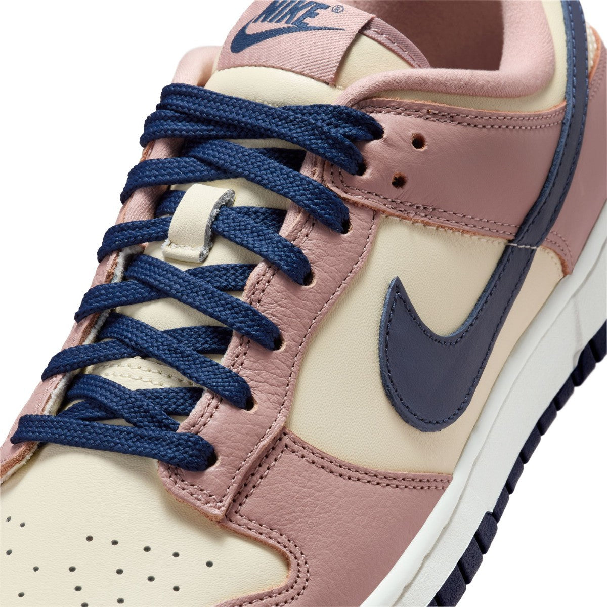 Wmns Dunk Low SE